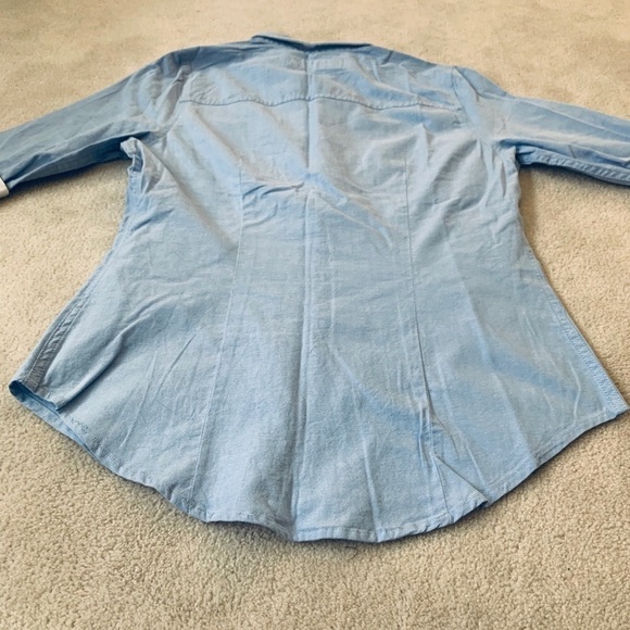 Hollister Button down stretch shirt size Women’s Medium - Picture 8 of 9